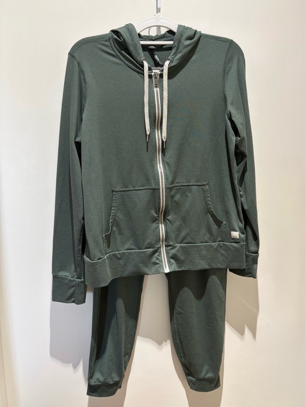 Vuori Performance Hoodie and Jogger Set~ size M